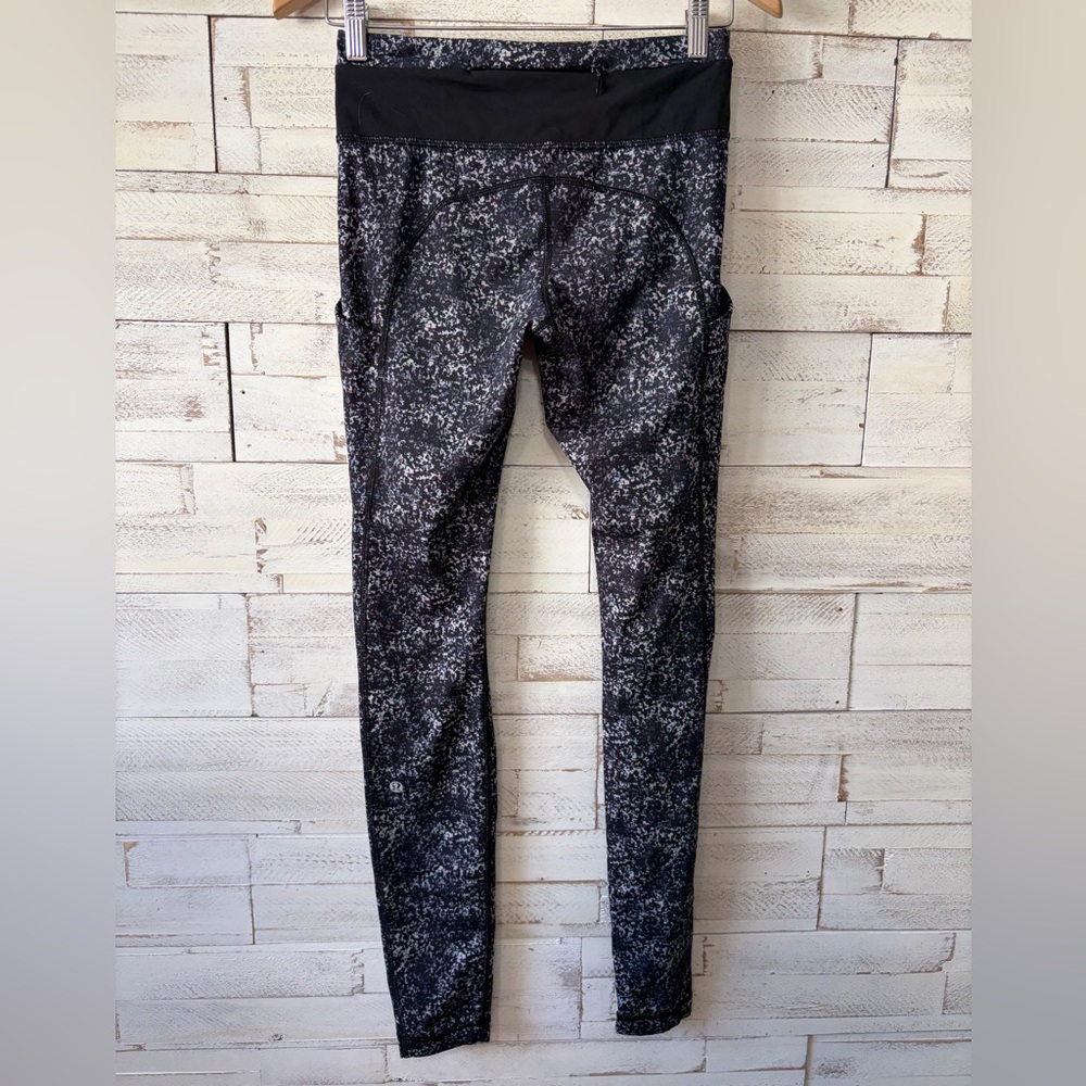 Lululemon leggings size 4 black white
